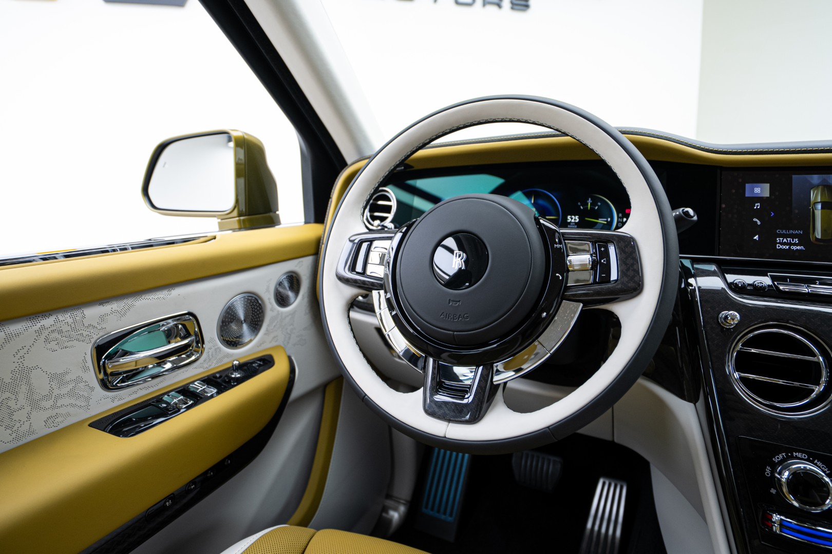 2026 ROLLS ROYCE CULLINAN BLACK BADGE | GCC | WARRANTY SERVICE | TOP SPEC